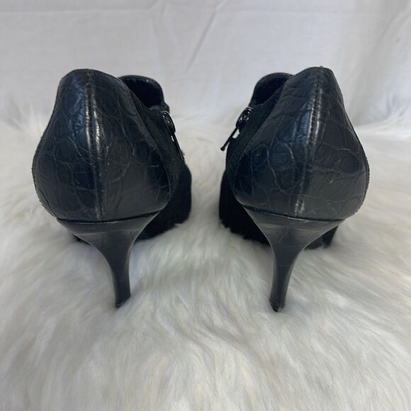 Casadei Black Suede Brogue Chain Detail Heels Sz 8.5 - Picture 3 of 6
